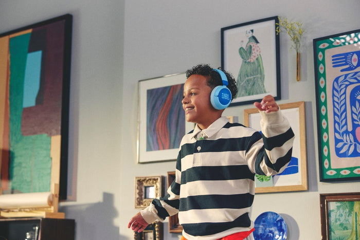 Audiobook vs Reading: Is It Better to Read or Listen to a Book?