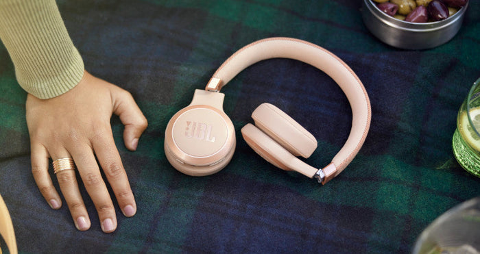 JBL Guide: How to Clean Your Wireless Headphones and Earpads